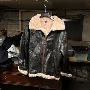 Cabela’s leather shearling bomber EUC men’s Large Tall dark brown cream